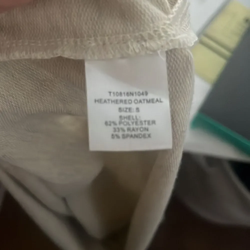 Women’s Tart Size Small Cream Longsleeve Top - Picture 3 of 6